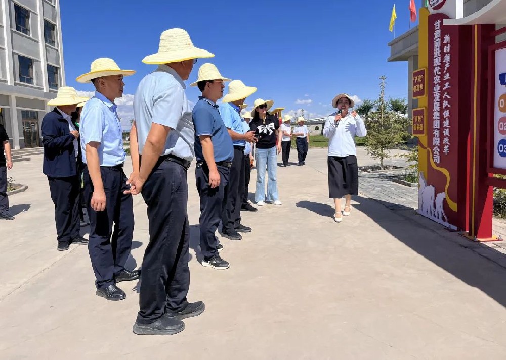 全市縣區(qū)工會觀摩組到前進(jìn)集團(tuán)觀摩學(xué)習(xí)