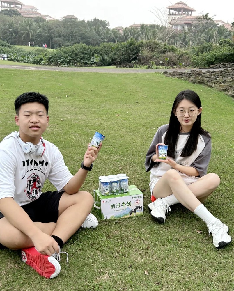 行走在三亞的海灘上，享受傳祁酸奶的馥郁之香