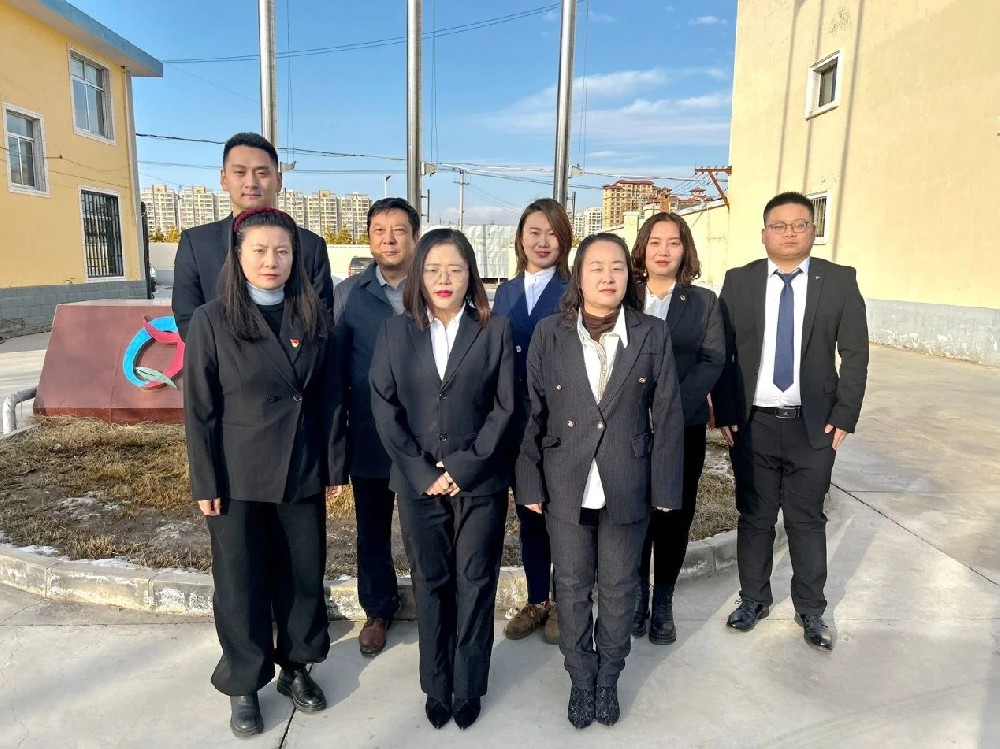 砥礪前行共奮進，團結(jié)一心向前進