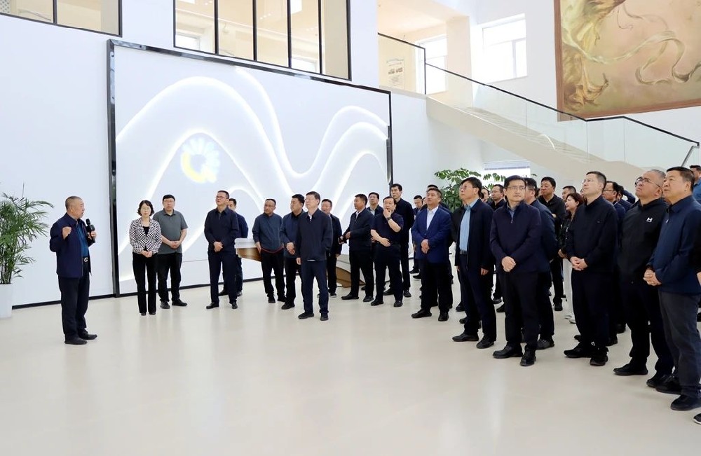 全省縣（市、區(qū)）委書記培訓班學員走進甘肅傳祁甘味乳業(yè)開展現場教學