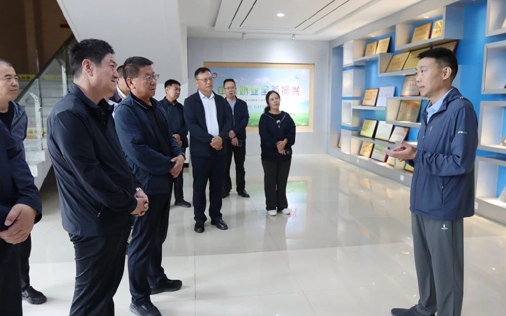 青海省黃南州政協(xié)到甘肅前進(jìn)集團(tuán)考察