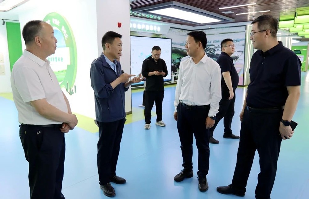省政府辦公廳副主任韓正賓一行到甘肅前進(jìn)牧業(yè)調(diào)研