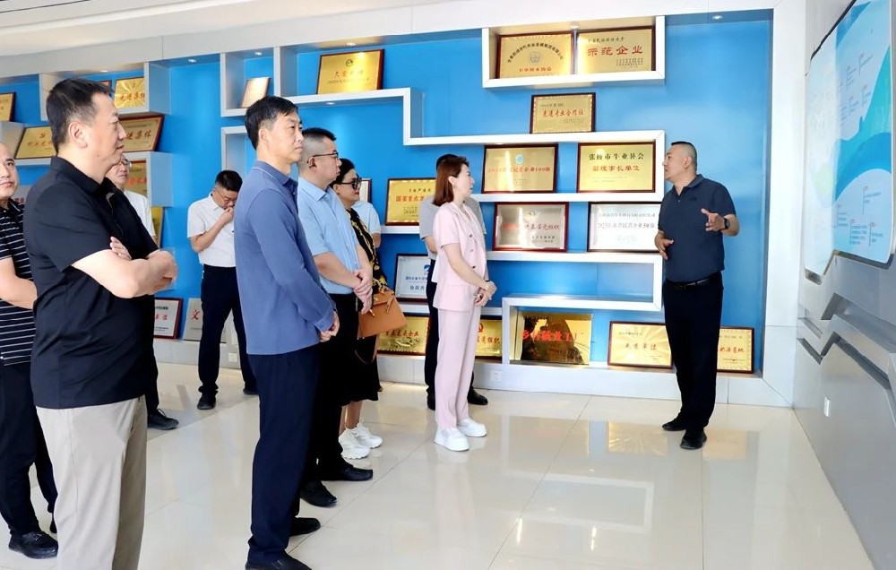 四川央普股份有限公司董事長(zhǎng)李愛華帶領(lǐng)考察組到甘肅前進(jìn)集團(tuán)考察