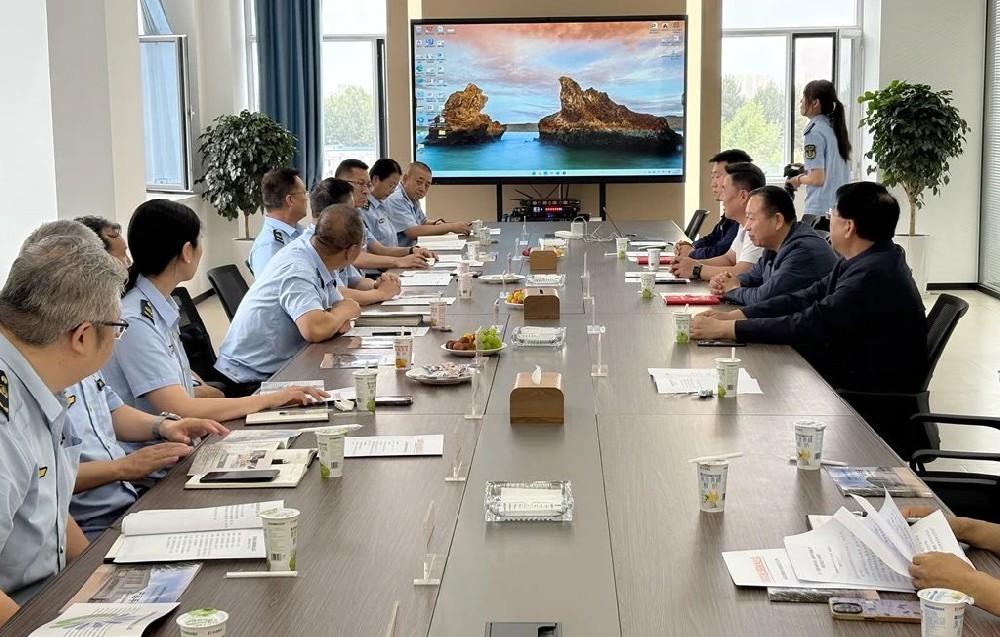 甘肅省高速公路路政執(zhí)法總隊到甘肅傳祁甘味乳業(yè)開展主題黨日活動